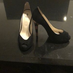Bakers payton black platform peep toe pump
